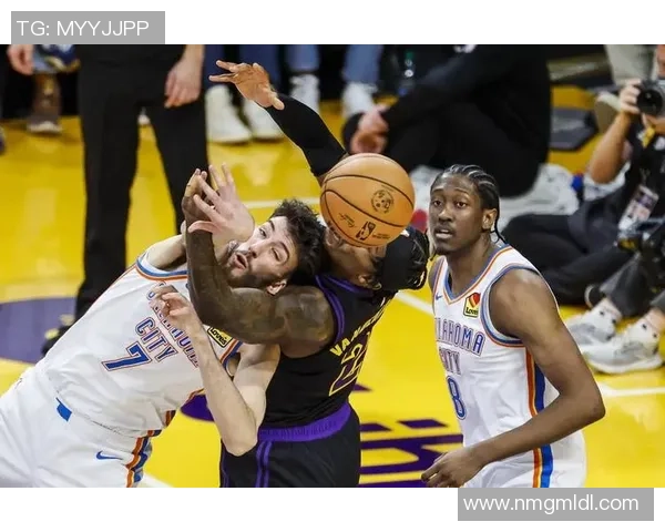 12年NBA季后赛雷霆与湖人第五场激战回顾与精彩瞬间解析 12年NBA季后赛雷霆与湖人第五场激战回顾与精彩瞬间解析