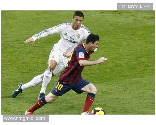 巴萨女足与皇马女足小球童的温情瞬间与赛场背后的故事